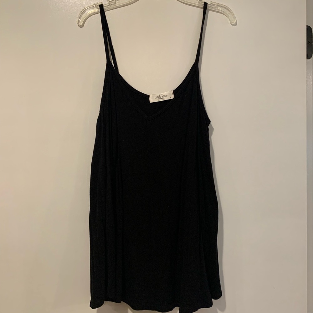 Carly Jean Los Angeles V-Neck Tank, size small
